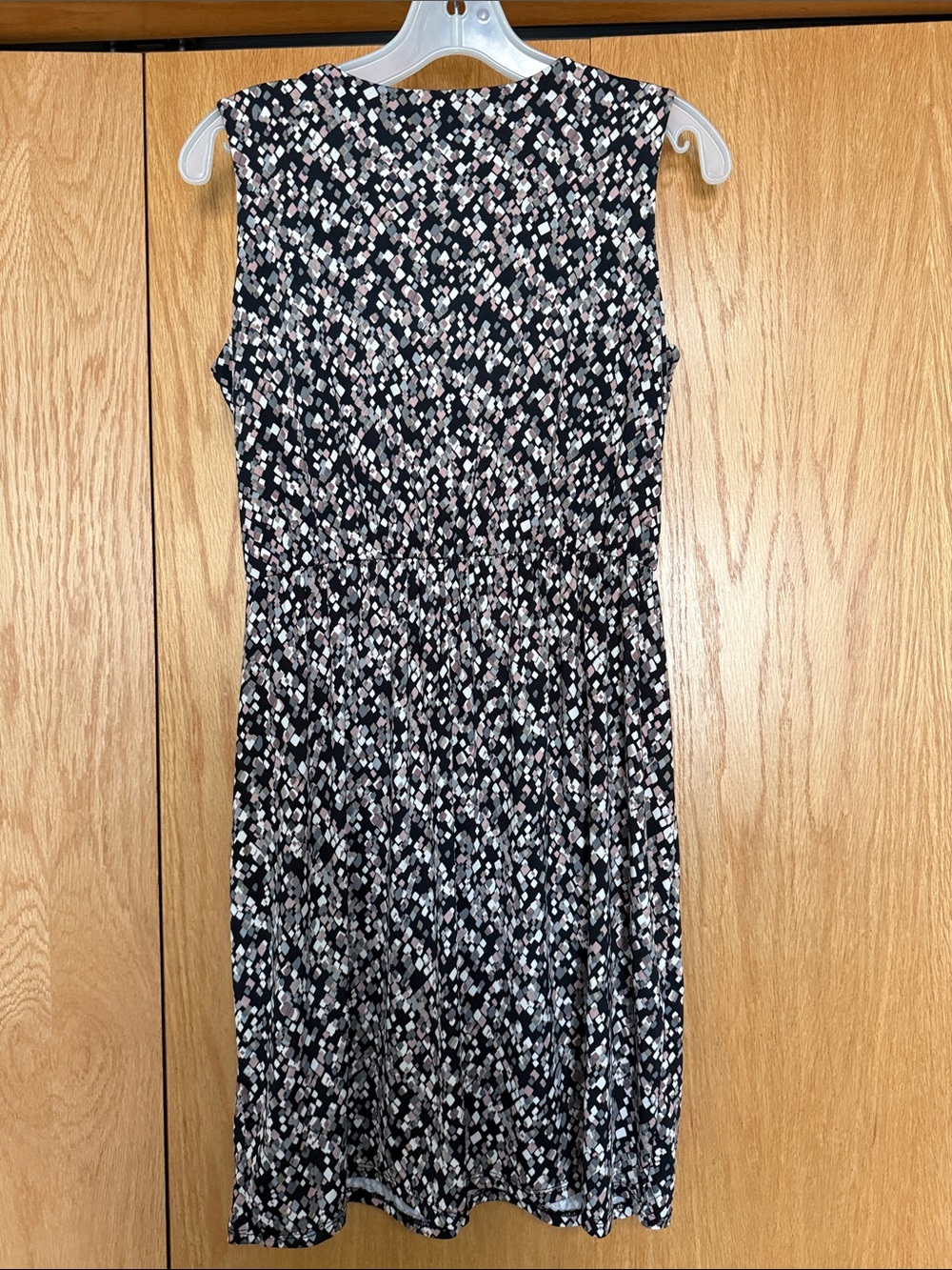 Gilli Faux-Wrap Sleeveless Dress - Picture 6 of 7
